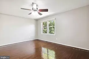 10150 Village Knolls Ct, Oakton, VA 22124 - Photo 11