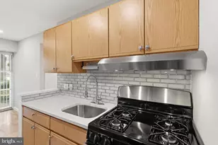4203 Americana Dr, Annandale, VA 22003 - Photo 15