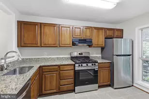 7805 Willow Point Dr, Falls Church, VA 22042 - Photo 13