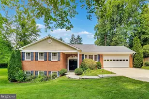 3300 Clearwood Ct, Falls Church, VA 22042 - Photo 3