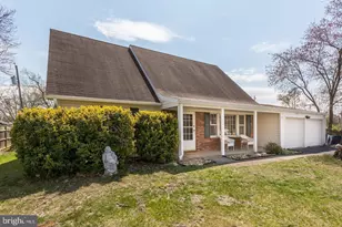 4311 Pergate Ln, Fairfax, VA 22033 - Photo 3