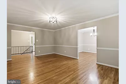 7218 Hadlow Drive, Springfield, VA 22152 - Photo 9