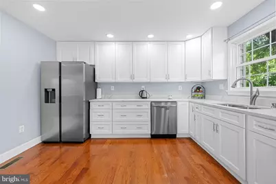 300 Holly Court, Herndon, VA 20170 - Photo 7