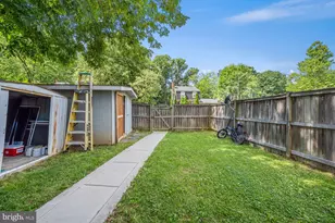 300 Holly Ct, Herndon, VA 20170 - Photo 33