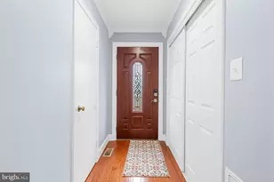 300 Holly Ct, Herndon, VA 20170 - Photo 3