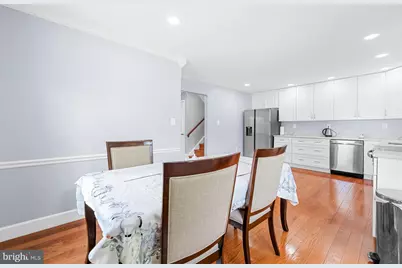 300 Holly Court, Herndon, VA 20170 - Photo 9