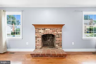 300 Holly Ct, Herndon, VA 20170 - Photo 13