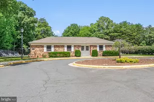 300 Holly Ct, Herndon, VA 20170 - Photo 37