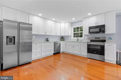 300 Holly Court, Herndon, VA 20170 - Photo 5