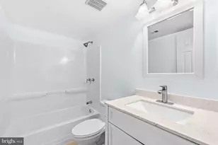 9715 Kings Crown Ct, Fairfax, VA 22031 - Photo 23