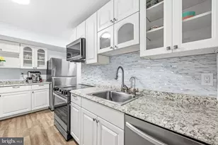 9715 Kings Crown Ct, Fairfax, VA 22031 - Photo 11