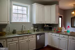 11601 Warren Ln, Fairfax, VA 22030 - Photo 13