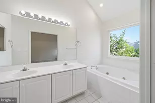 2545 James Monroe Cir, Herndon, VA 20171 - Photo 31