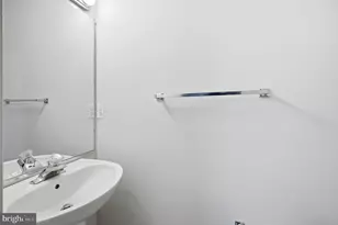 2545 James Monroe Cir, Herndon, VA 20171 - Photo 23