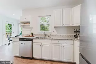 9103 Bramble Pl, Annandale, VA 22003 - Photo 15