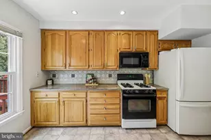7001 Fieldhurst Ct, Alexandria, VA 22315 - Photo 9