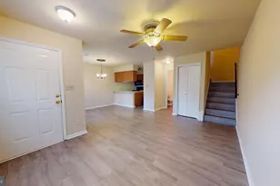 6008 Chestnut Hollow Ct, Centreville, VA 20121 - Photo 7