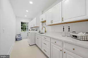 2716 Silkwood Ct, Oakton, VA 22124 - Photo 23