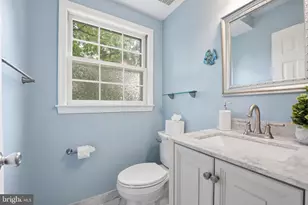 408 Holloway Ct NE, Vienna, VA 22180 - Photo 17