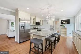 408 Holloway Ct NE, Vienna, VA 22180 - Photo 7