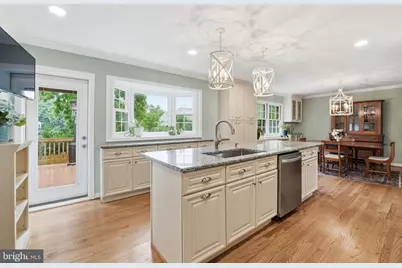 408 Holloway Court NE, Vienna, VA 22180 - Photo 5