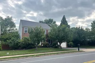 2944 Edgelea Rd, Vienna, VA 22181 - Photo 3