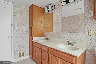 8108 Timber Valley Ct, Dunn Loring, VA 22027 - Photo 13