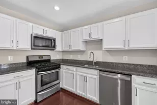 9254 Cardinal Forest Ln, Lorton, VA 22079 - Photo 15