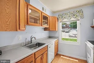 8418 Penshurst Dr, Springfield, VA 22152 - Photo 9