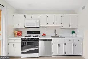 9424 Goshen Ln, Burke, VA 22015 - Photo 11