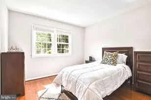 1715 Fox Run Ct, Vienna, VA 22182 - Photo 33