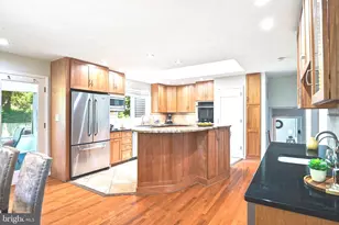 1715 Fox Run Ct, Vienna, VA 22182 - Photo 13