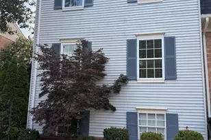 8818 Ridge Hollow Ct, Springfield, VA 22152 - Photo 3
