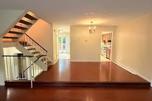 8818 Ridge Hollow Ct, Springfield, VA 22152 - Photo 7