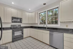 9902 Michael Schar Ct, Vienna, VA 22181 - Photo 17