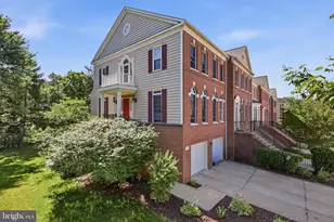 4530 Fair Valley Dr, Fairfax, VA 22033 - Photo 3