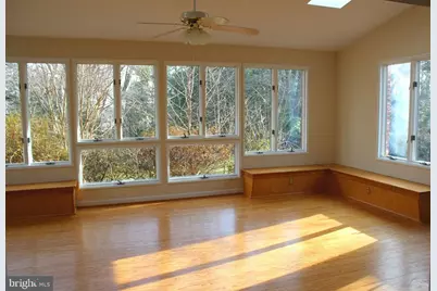 1049 Balls Hill Road, McLean, VA 22101 - Photo 5