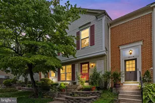 12118 Wedgeway Pl, Fairfax, VA 22033 - Photo 1