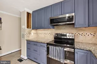 1057 Burwick Dr, Herndon, VA 20170 - Photo 17