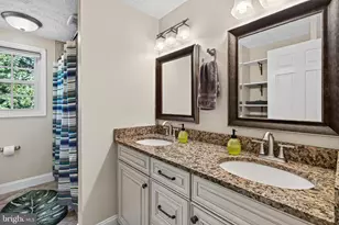 1057 Burwick Dr, Herndon, VA 20170 - Photo 29