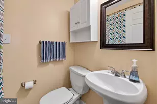 1057 Burwick Dr, Herndon, VA 20170 - Photo 19