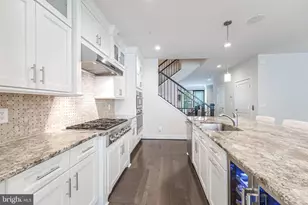 11692 Sunrise Square Pl, Reston, VA 20191 - Photo 23
