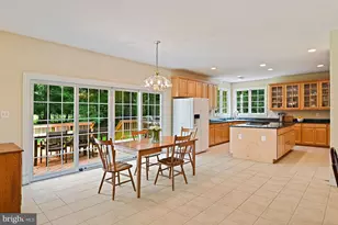 10560 Fox Forest Dr, Great Falls, VA 22066 - Photo 9