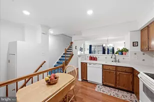 6609 Skylemar Trail, Centreville, VA 20121 - Photo 7