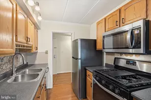 2339 Freetown Ct, Reston, VA 20191 - Photo 7