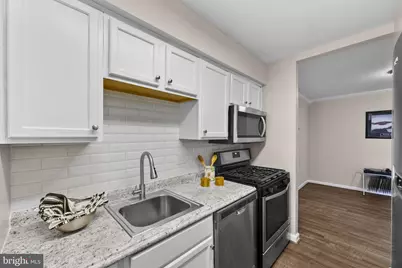 11240 Chestnut Grove Square #157, Reston, VA 20190 - Photo 5