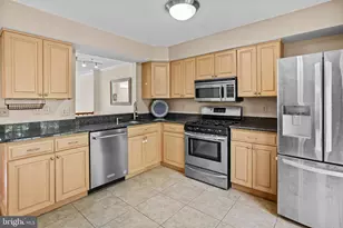 7238 Lensfield Ct, Alexandria, VA 22315 - Photo 5