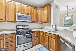 13004 Cabin Creek Rd, Herndon, VA 20171 - Photo 9