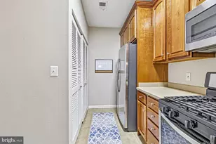 13004 Cabin Creek Rd, Herndon, VA 20171 - Photo 11