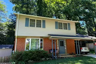 9809 Bacon Ct, Fairfax, VA 22032 - Photo 3